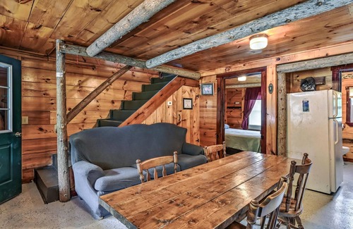 Solon Cabin | Cozy rustic cabin with WiFi in charming Solon