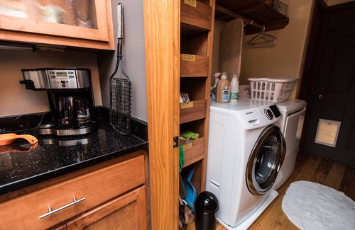 South Congress Cottage | Cozy Rustic SoCo Cottage "Excellent Amenities & Location 5 Star" AskAbout3+Month