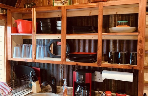 Ringold Cabin | COZY & RUSTIC Tiny Cabin, WiFi, Outside fire pit, quiet and peaceful area