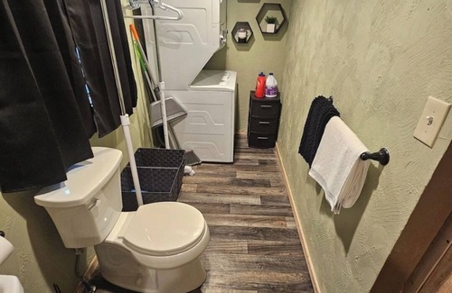 Leary Cabin | Cozy rustic tiny home! Just off of interstate 30, it's 5 minutes from Texarkana.