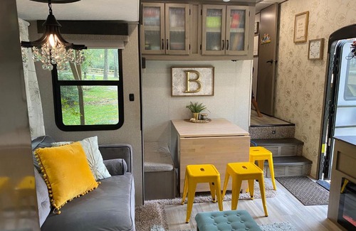 Willis Apartment | Cozy RV Experience w/POOL+SPA Near Lake Conroe