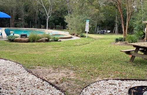 Willis Apartment | Cozy RV Experience w/POOL+SPA Near Lake Conroe
