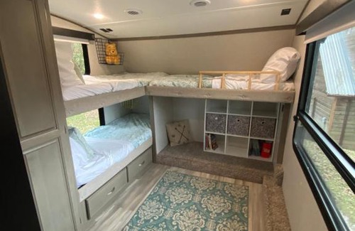 Willis Apartment | Cozy RV Experience w/POOL+SPA Near Lake Conroe