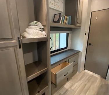 Willis Apartment | Cozy RV Experience w/POOL+SPA Near Lake Conroe