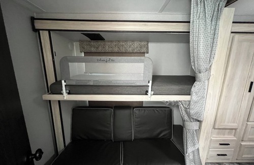 McEwen House | Cozy RV in fabulous McEwen with AC, WiFi