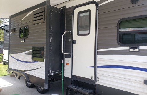 Moss Bluff House | Cozy RV in Tranquil Westlake with WiFi, AC