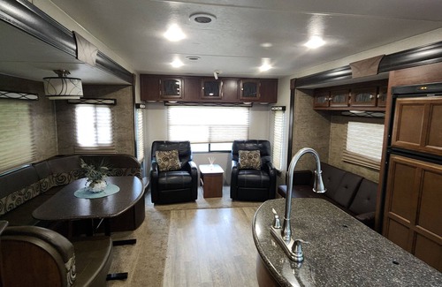 Smith House | Cozy RV on Clinch River with AC, WiFi, Fire pit