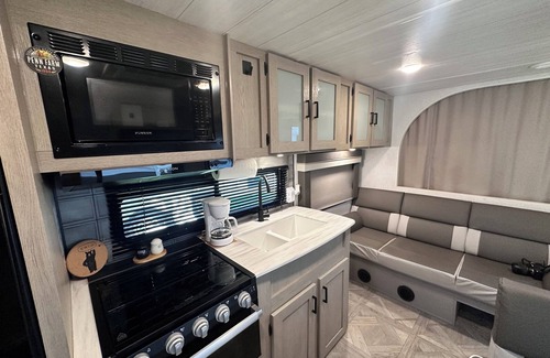Magnolia RV Rental | Cozy RV Stay · 21ft Trailer with Wi-Fi & Comfort