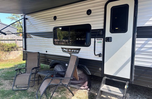 Magnolia RV Rental | Cozy RV Stay · 21ft Trailer with Wi-Fi & Comfort