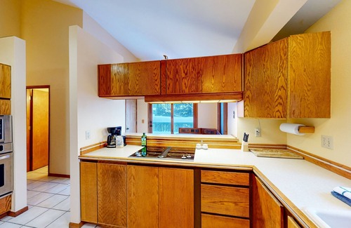 Bayshore - Klatt House | Cozy sanctuary with indoor hot tub, mountain views, & decks - dog-friendly