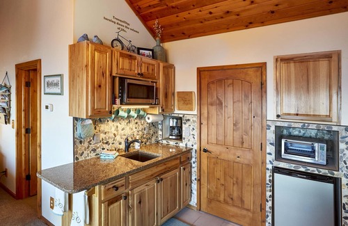 Schroeder Apartment | Cozy Schroeder Studio w/Deck on Lake Superior