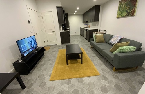 Southeast Calgary Apartment | Cozy SE APT Suitable for Long Stay