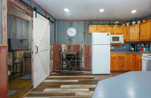 McGregor Cabin | Cozy, secluded, peaceful, pond, fishing , swimming, cabin life, large yard area