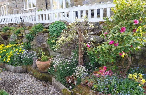 Briggswath House | Cozy self catering cottage, wonderful sea & countryside views, pet friendly