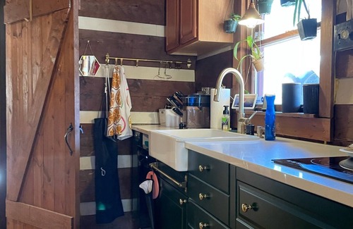 Linden Cabin | Cozy Shenandoah Cabin Mountian Escape w/ Private Hottub, Loft, & Fireplace