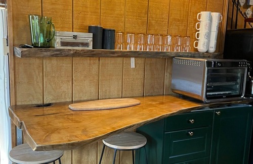 Linden Cabin | Cozy Shenandoah Cabin Mountian Escape w/ Private Hottub, Loft, & Fireplace