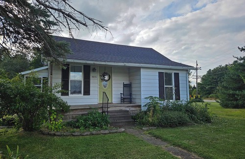 Mayville House | Cozy Small-Town Charmer