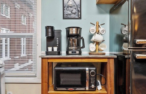 Soulard Apartment | Cozy Soulard 2BR w/Free Parking