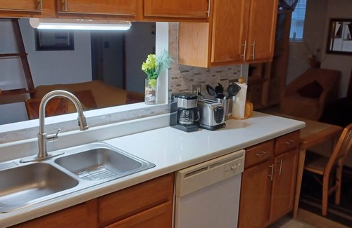 South Shore Condo | Cozy Southshore Condo