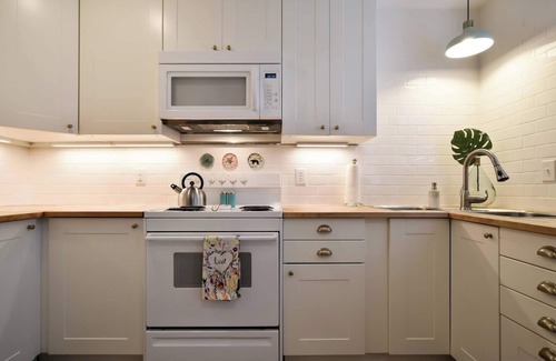 Kansas City Condo | Cozy Space Near from 39th St. & KU Hospital 5