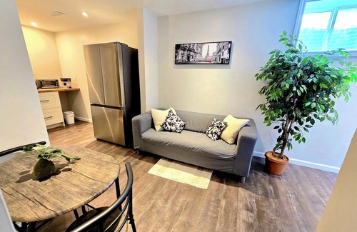 Cambridge Apartment | Cozy, Spacious & Beautiful Basement suite in Cambridge near 401 Townline exit