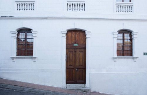 Centro Historico Apartment | COZY & SPACIOUS BOUTIQUE LOFT Close to LA RONDA- AUTHENTIC Colonial touches