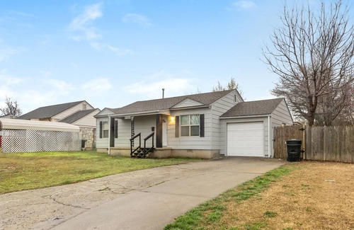 Del City House | Cozy spacious home in Del City