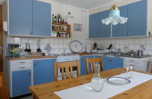 Lakene House | Cozy spacious vacation home in a quiet sea location w/sauna & wood-burning stove
