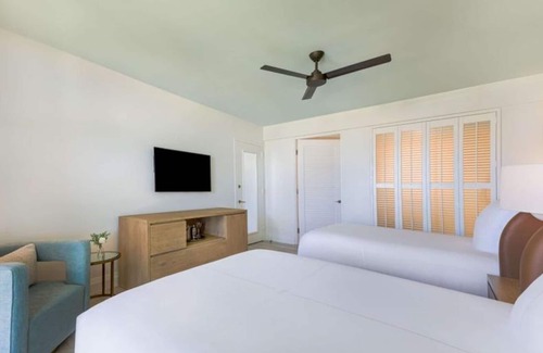 Nassau Hotel | Cozy Stay | Unit w/Balcony! Water Park, Pools, Onsite Dining, Pet-Friendly!