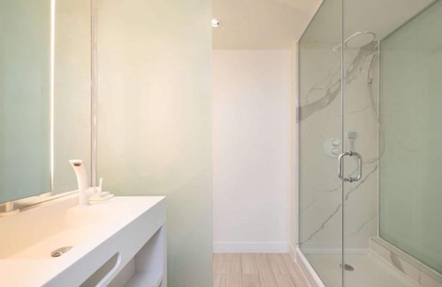 Nassau Hotel | Cozy Stay | Unit w/Balcony! Water Park, Pools, Onsite Dining, Pet-Friendly!