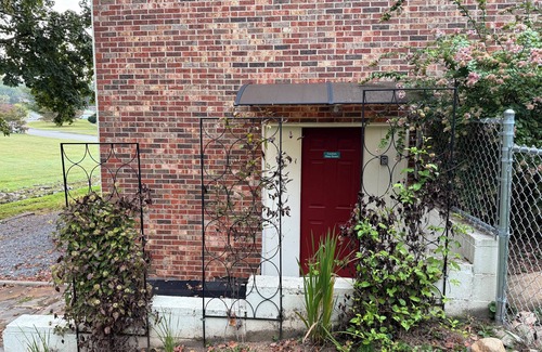 Karns Apartment | Cozy Stays, Memorable Days – Your Perfect Getaway Awaits Here!