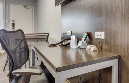 Henderson Apartment | Cozy Studio at Envi Boutique Hotel ~ 3 Mi to Dtwn!
