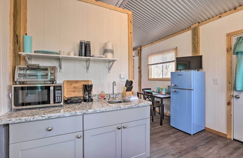 Tallassee Apartment | Cozy Studio Cabin in Tallassee w/Water View!