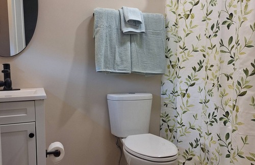 Front Royal Apartment | Cozy studio close to Skyline Drive, Hiking, and Main Street.