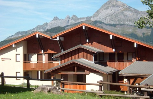 Cohennoz Apartment | Cozy Studio for 4, Near Cernix Center and Slopes
