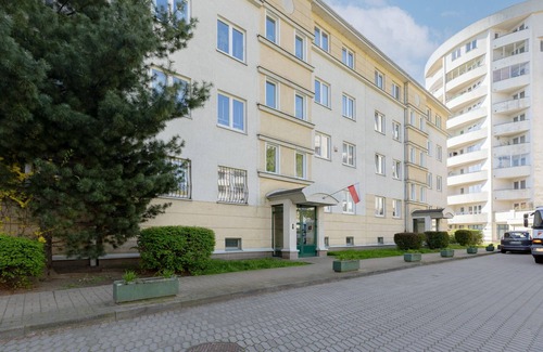 Ursynow Apartment | Cozy Studio for 4 Guests | Warsaw, Metro Imienlin