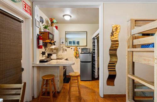 Downtown Hollywood Apartment | Cozy Studio in Hollywood FL - Pet Friendly Parking