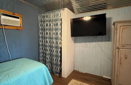 Barrett Apartment | Cozy studio in perfect Crosby with AC