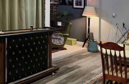 Richmond Apartment | Cozy studio in Richmond, close to the interstate.Includes WiFi, fireplace