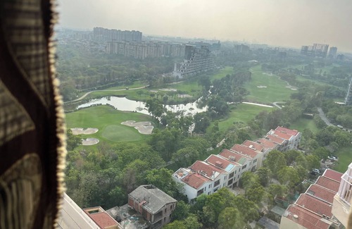 Jaypee Greens Apartment | Cozy studio in welcoming Greater Noida with WiFi, AC