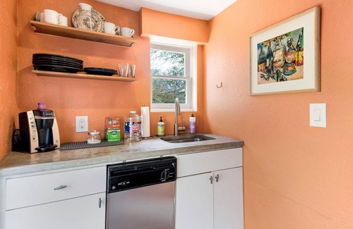 Zilker House | Cozy Studio Minutes From Barton springs and Downtown