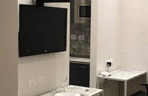 Celio Apartment | Cozy Studio near the Colosseum.
