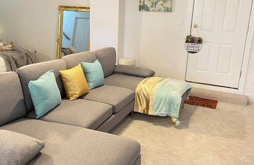 Elko Apartment | Cozy Studio on the Hill in Lovely Elko