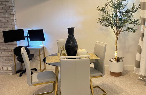 Elko Apartment | Cozy Studio on the Hill in Lovely Elko