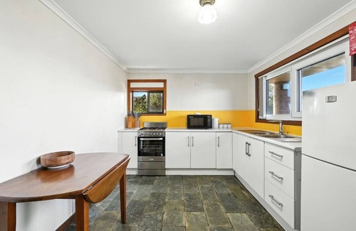 Blackmans Bay Apartment | Cozy Studio Retreat | Blackmans