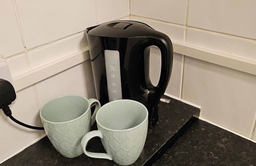 Grangetown Apartment | Cozy Studio Retreat in Cardiff Bay sleeps 2