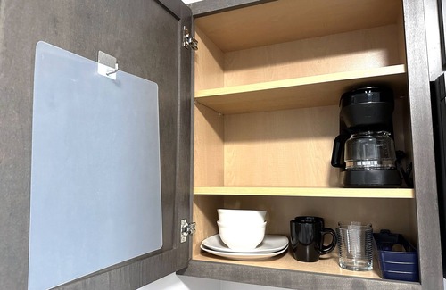 Ontario Center Apartment | Cozy Studio, Safe & Private