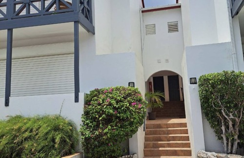 Simpson Bay Condo | Cozy studio warm, welcoming and close to many restaurants and beaches.