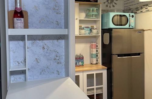 Buena Park Apartment | COZY STUDIO WITH PRIVATE PATIO AND HEATED POOL