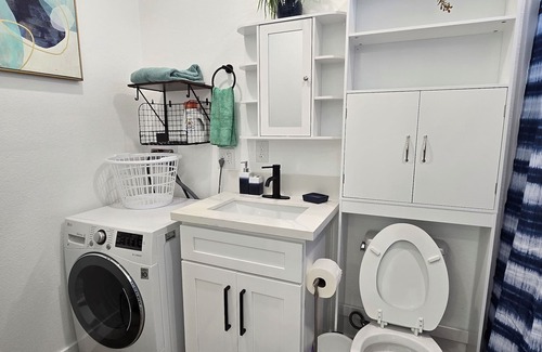 Westminster Apartment | Cozy studio with WiFi and AC in welcoming Westminster